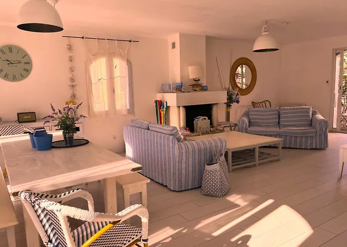 Calvi, Maison de charme, Jardin, plage 150 mètres.